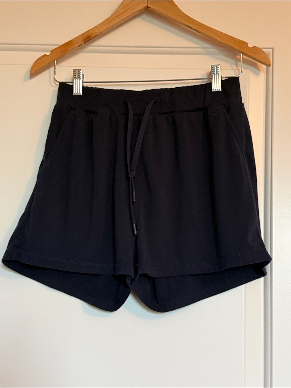 COZY EARTH Women's Navy Premium Bamboo Shorts with Pockets Sz M